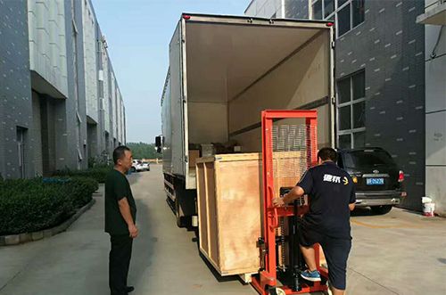 徐州客戶SMT設(shè)備專車送貨，貨到上門安裝調(diào)試