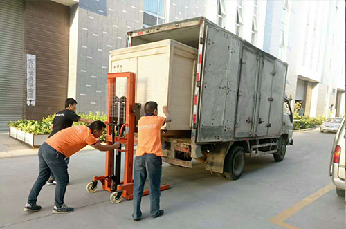 蘭州客戶SMT設備專車送貨，貨到上門安裝調試
