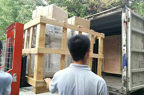 鎮(zhèn)江客戶SMT設(shè)備專車送貨，貨到上門安裝調(diào)試