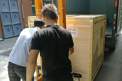 山東客戶(hù)SMT設(shè)備專(zhuān)車(chē)送貨，貨到上門(mén)安裝調(diào)試