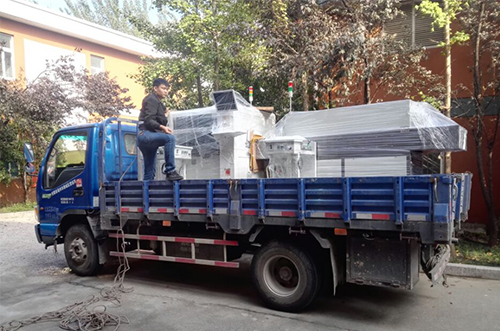 嘉善客戶SMT設備專車送貨，貨到上門安裝調(diào)試